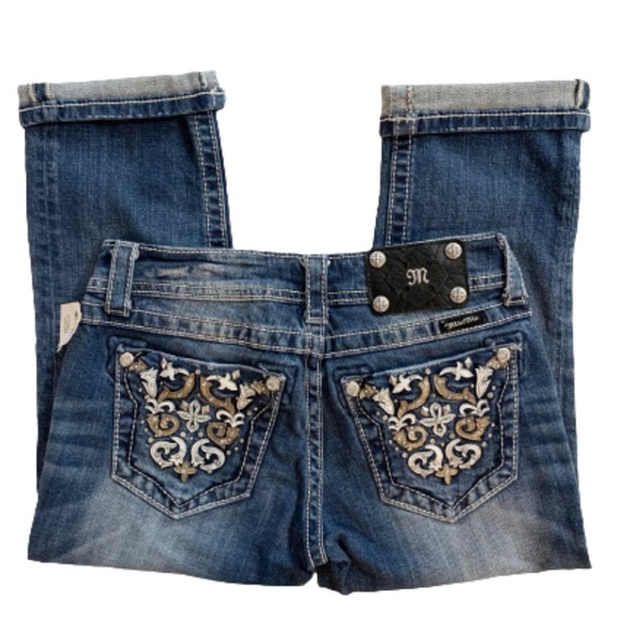 Miss Me Cuffed Capri Medium Wash NWT Size 26 - Picture 1 of 12